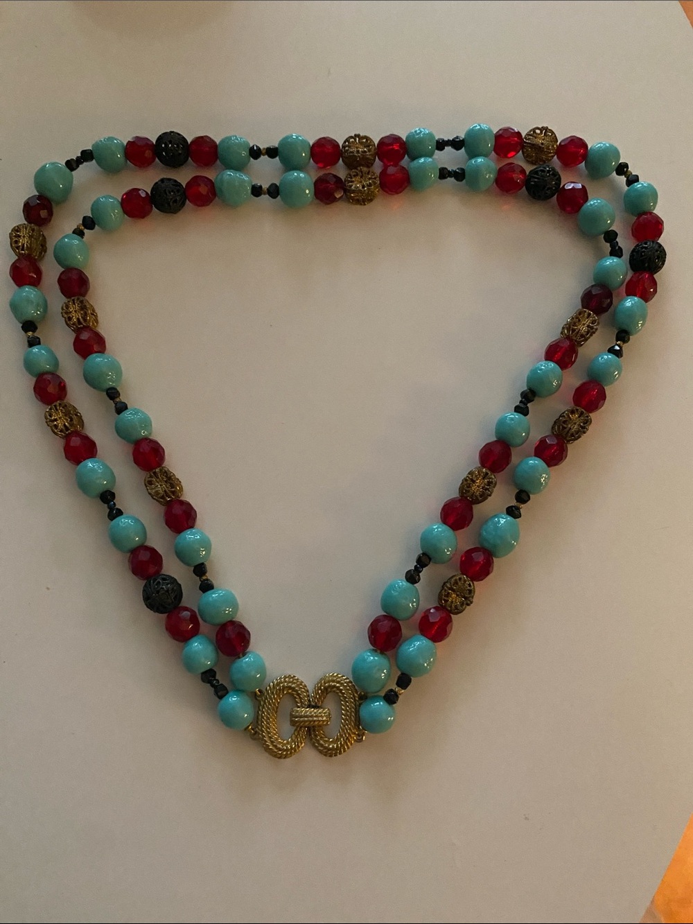 MARVELLA VINTAGE Turquoise & Red Beaded Necklace with Gold Interlock Clasp - Picture 8 of 12